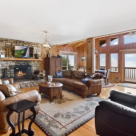 Golden Ridge Getaway Villa
